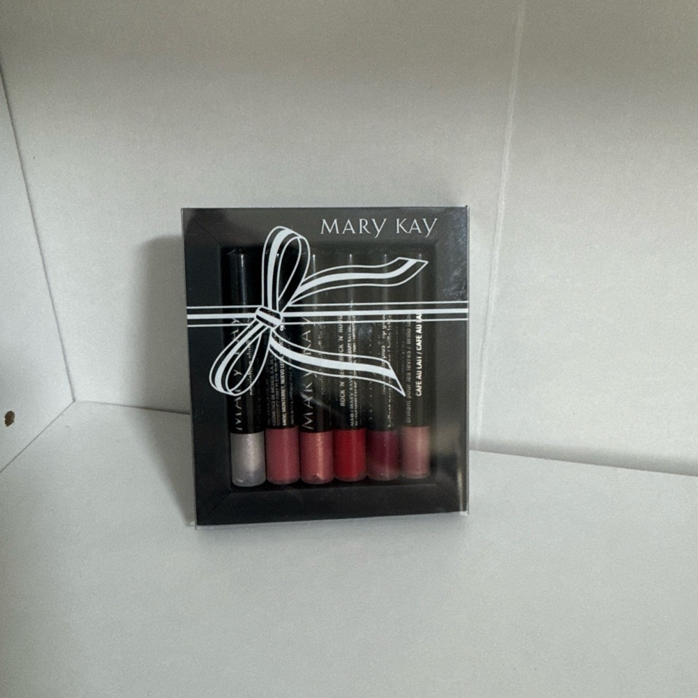 Mary Kay Lip Gloss Set - Pink and Red Shades